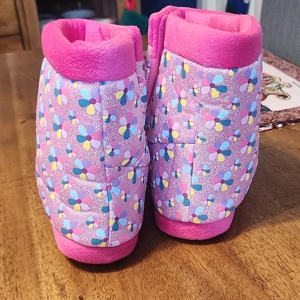 TROLLS BOOT STYLE SLIPPERS SZ 2/3 NWOT